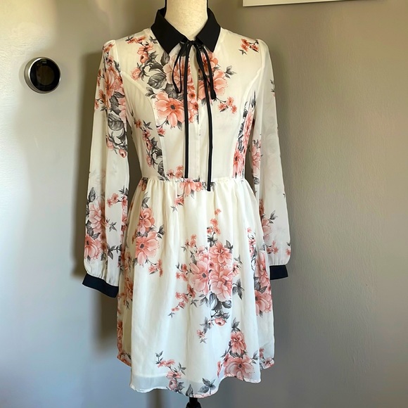 Forever 21 Dresses & Skirts - Forever 21 Contemporary floral dress